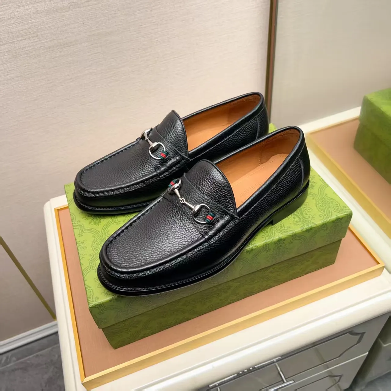 Men's men's shoes 💰460 🆘【GUCCI】Gucci ·🐂里· Hot-selling pea shoes top brand luxury, top quality, the latest fashion pea shoes.. The upper is made of original first-layer cowhide. (Full first-layer water-dyed 🐂 leather·inner). The original stylish and stylish soft rubber wear-resistant and non-slip outsole is light and comfortable on the foot, available in 2 colors! Matching code: 38-44 (customized at 45.46.47)